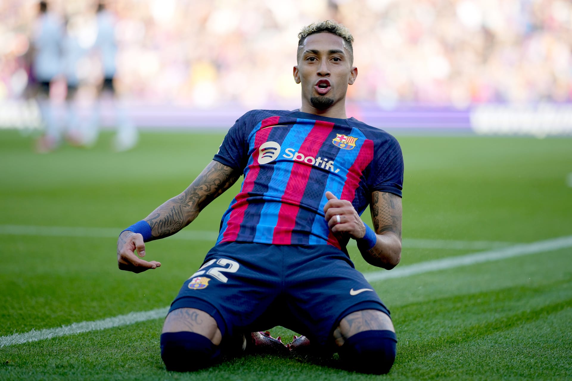 برشلونة يسعى لجمع 200 مليون يورو من بيع لاعبيه في الصيف