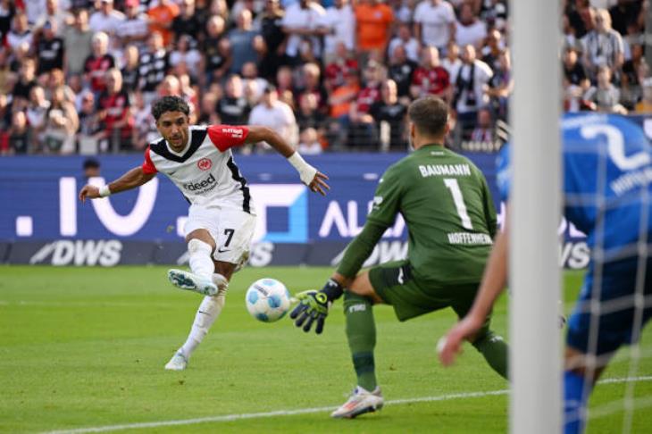 ليفربول يستهدف مرموش لتعويض رحيل صلاح المحتمل