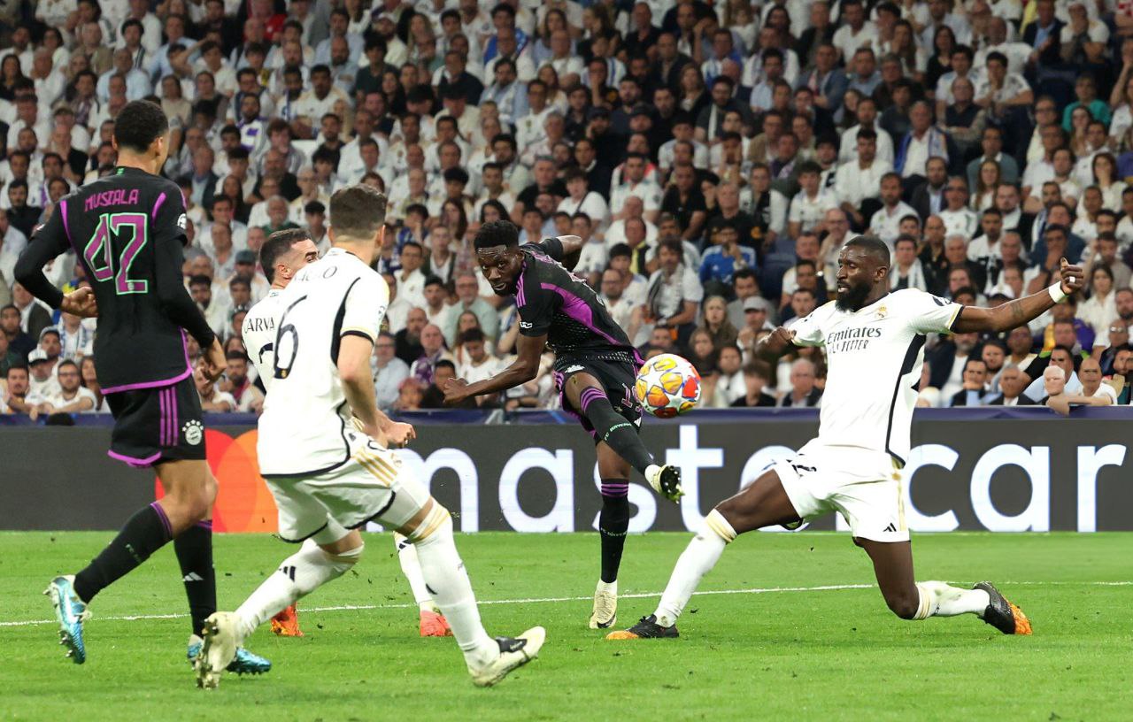 ألفونسو ديفيز يفضل البقاء في ميونخ: اللاعب قريب من تمديد العقد