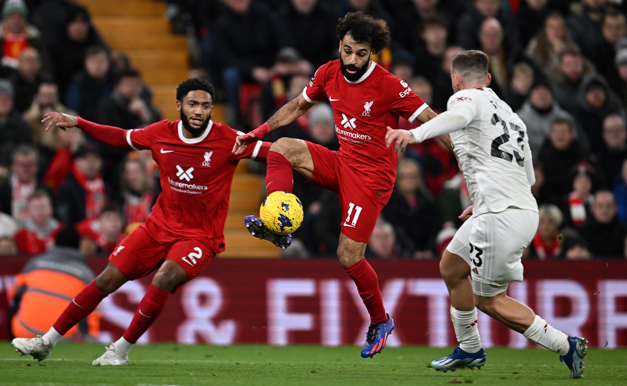 فيرديناند يفاجئ الجميع باستبعاد صلاح وهالاند وساكا من قائمة أفضل لاعب