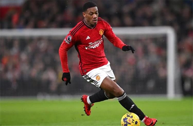 11 لاعبًا من العيار الثقيل متاحون مجانًا بعد غلق سوق الانتقالات