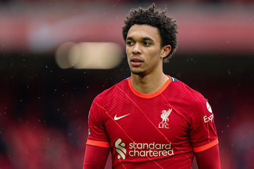 ألكسندر أرنولد يقرر البقاء في ليفربول ويرفض ريال مدريد