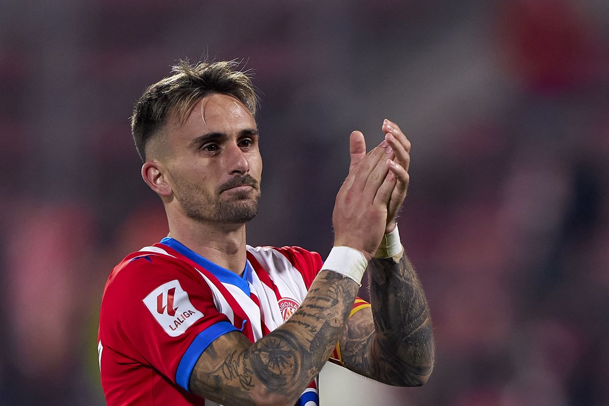 بايرن ليفركوزن ينافس برشلونة على ضم أليكس جارسيا